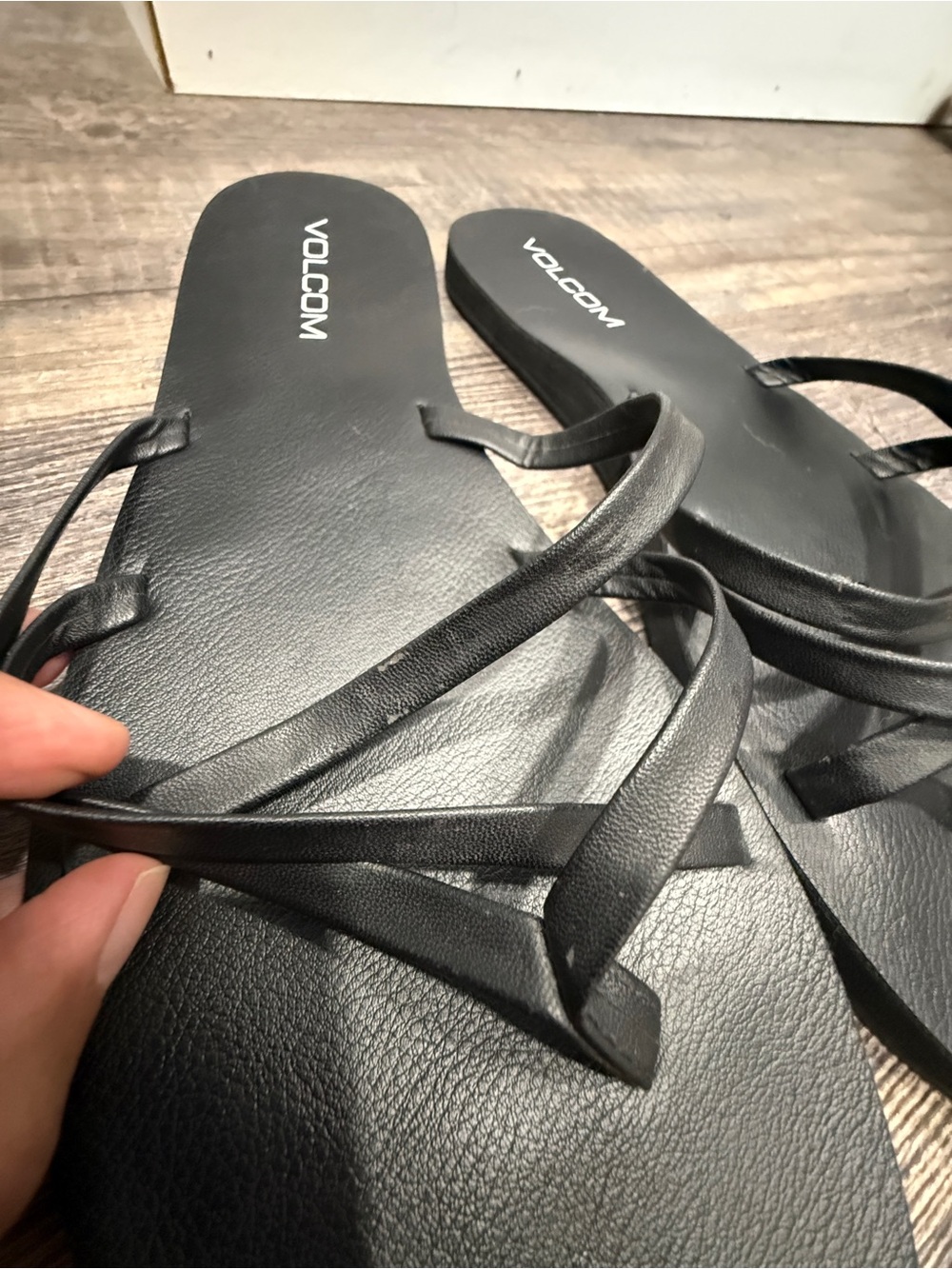 Volcom Flip Flops - Picture 3 of 7